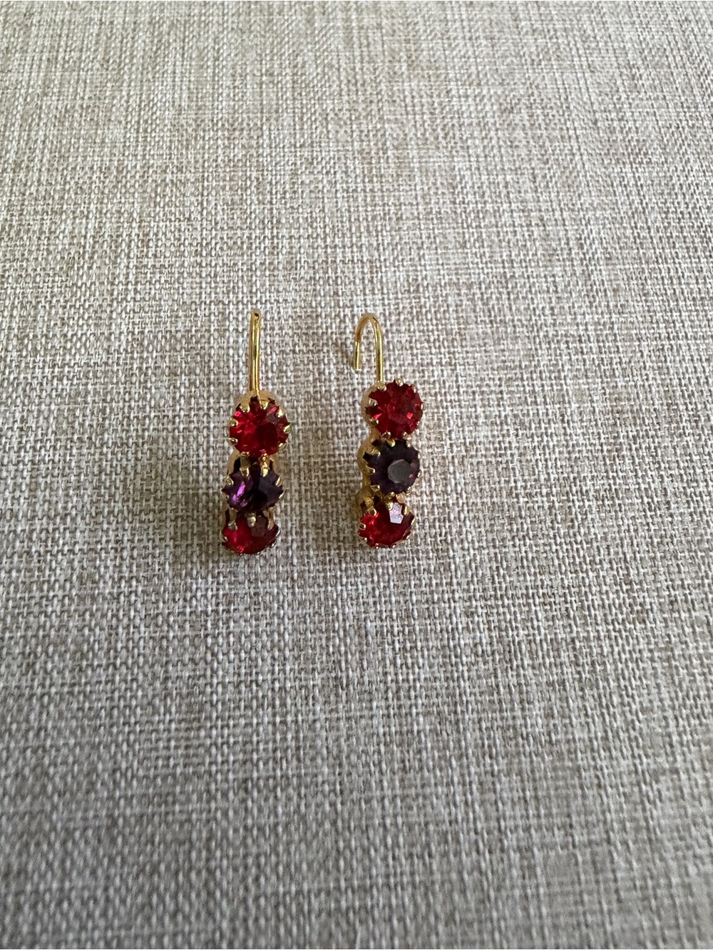 #404 Gold Tone Red & Purple Crystal Drop Earrings